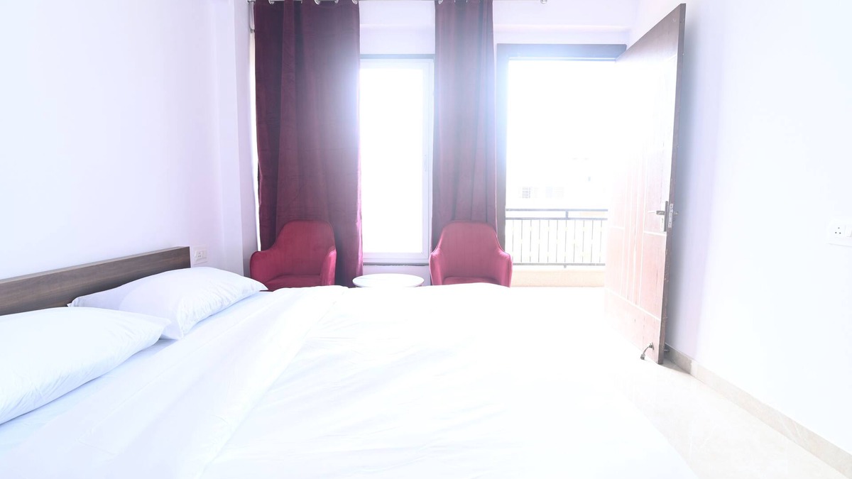 Chhatarpur Apartment | Spacious & Sustainable 3-bedroom apartment in Chattarpur,New Delhi with AC, WiFi