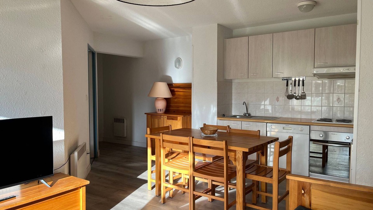 Peyragudes Apartment | Spacious T2 for 6 with Balcony, Near Slopes, Free Spa Access, Peyragudes