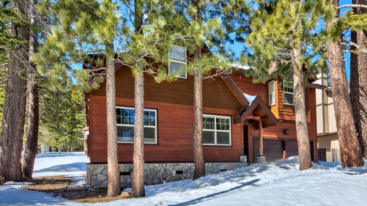 North Upper Truckee House | Spacious Tahoe Chalet Downstairs living, family room and more!