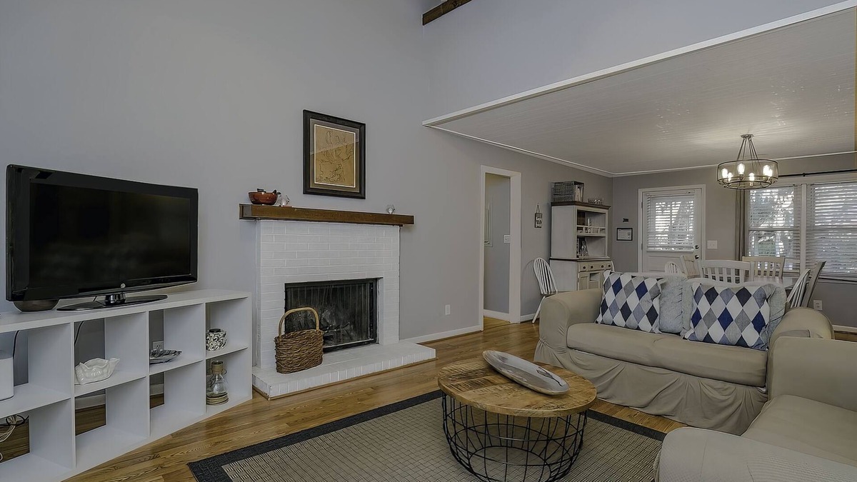 Tarpon Pond House | Spacious Tarpon Pond Cottage! Close to Beach Amenity Cards!