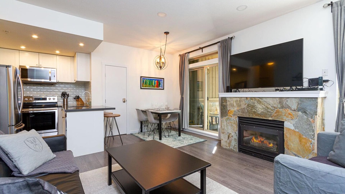 Village North Condo | Spacious & Tastefully renovated 1 Bed/1 Bath in the heart of Whistler Village