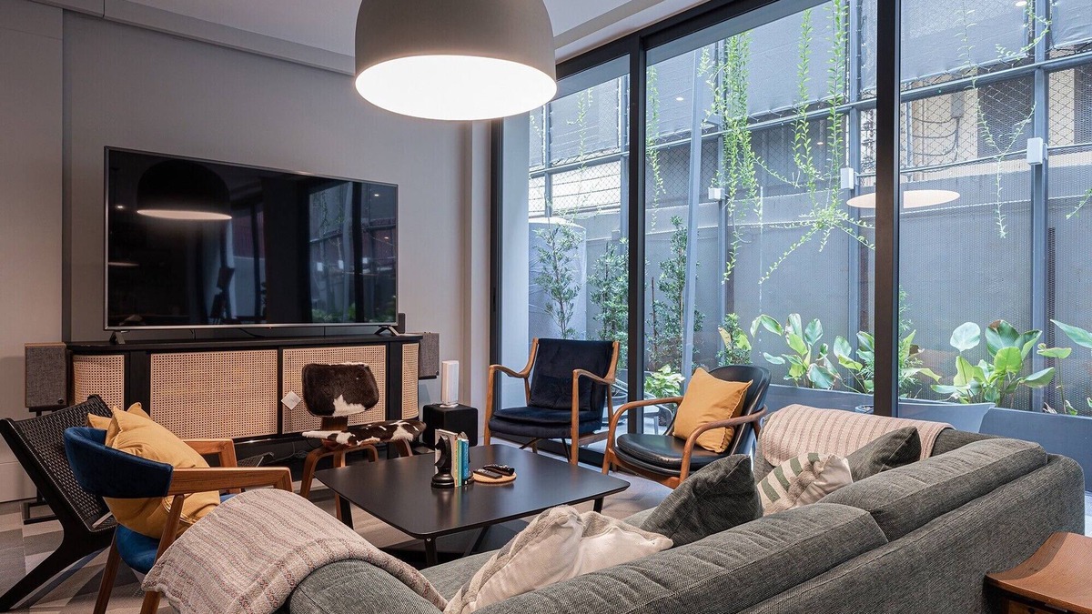 Wang Mai House | Spacious 4BR Home 12Pax + Free Airport Transfer. Walkable to Siam, MBK, BTS