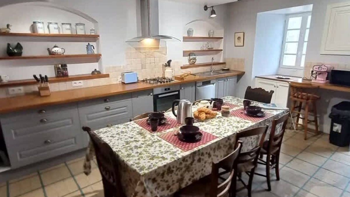 Bouresse House | Spacious Thomas house, ideal for 9 people.