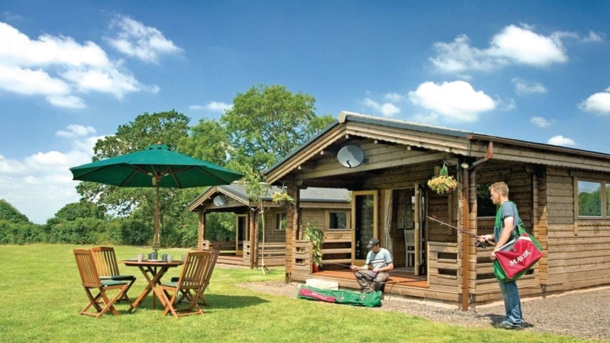 Cullompton Ski Chalet | Spacious timber lodge with one double and one single in one room.