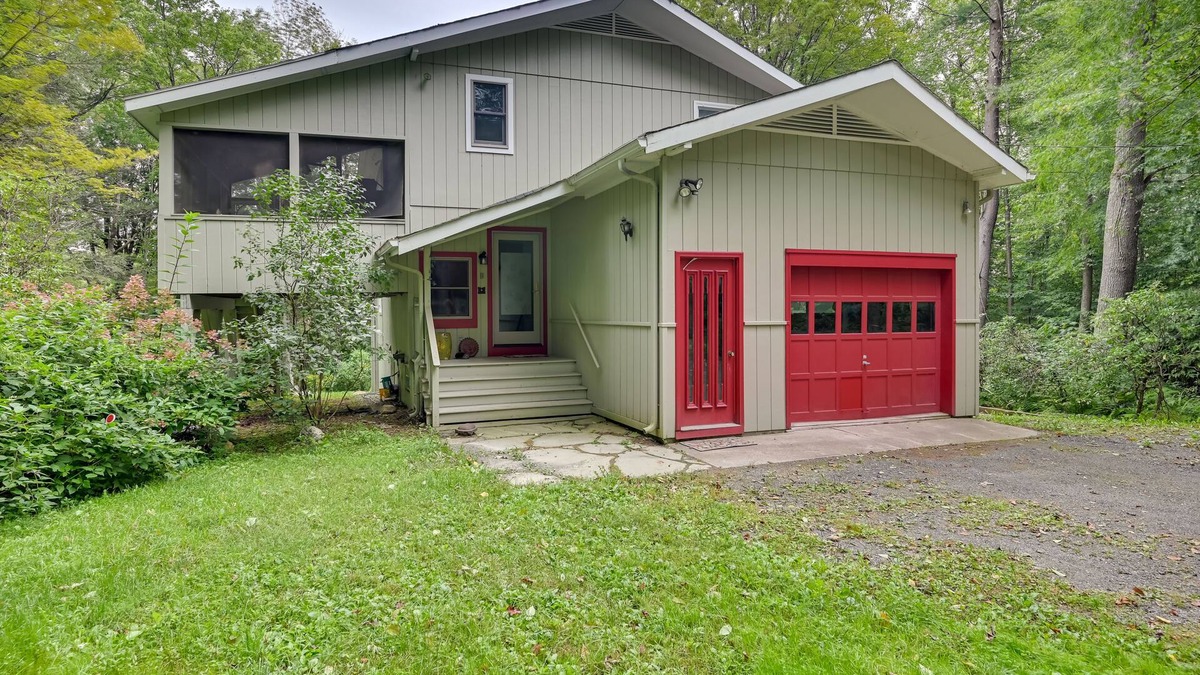 Tolland House | Spacious Tolland Home w/Deck + Screened Porch!