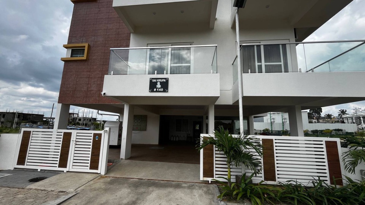 Mysore Apartment | Spacious Top Floor Luxury 3-bedroom with AC and WiFi in enchanting Mysurunnn
