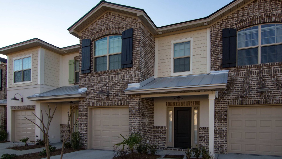 Epworth Acres House | Spacious townhome in great island location! STELLAR RATES!