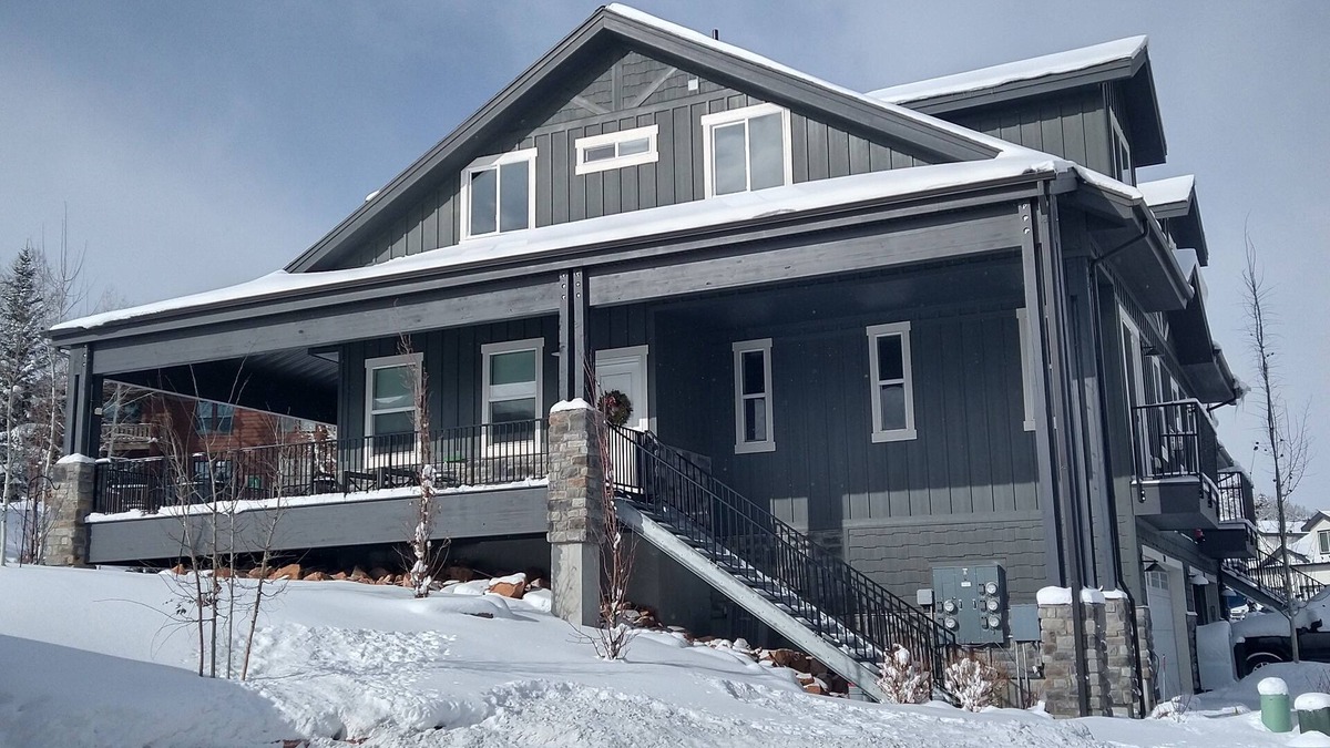 Pinebrook House | Spacious Townhome Centrally Located, Pet Friendly, Hot Tub & Bonus Basement Room