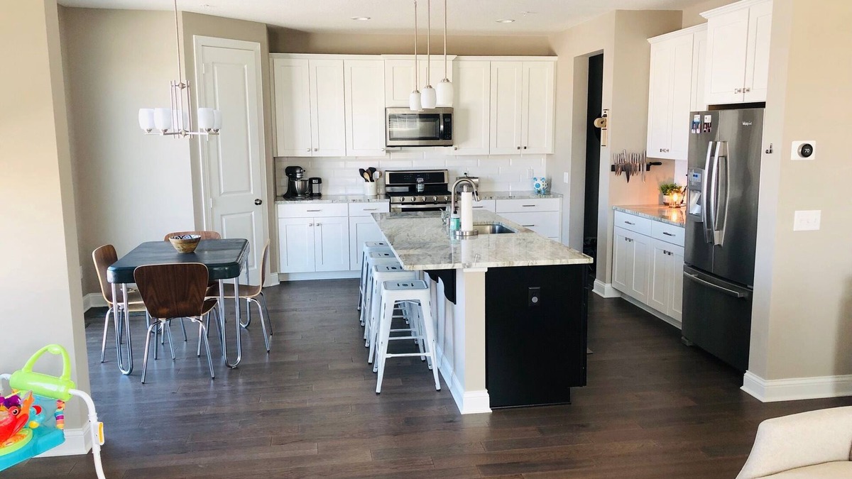 Webster House | Spacious Townhome close to the Twin Cities, lakes, shopping and restaurants.