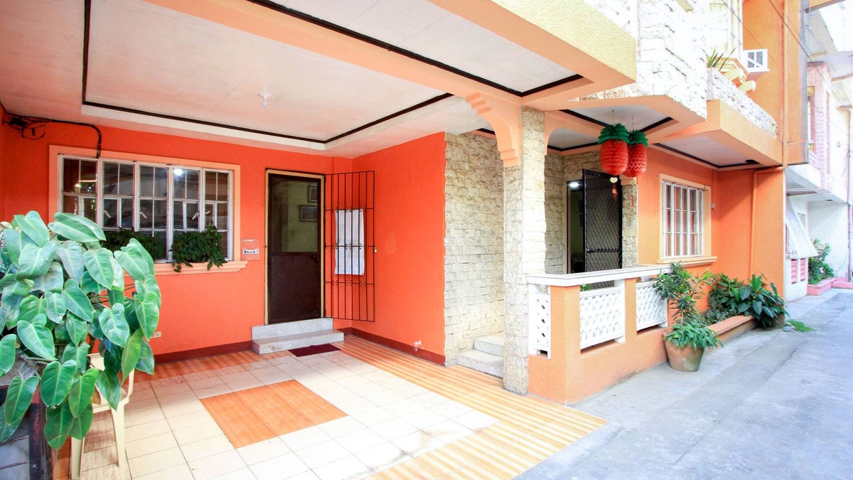 Tagaytay House | Spacious Townhouse for Family Near Picnic Grove