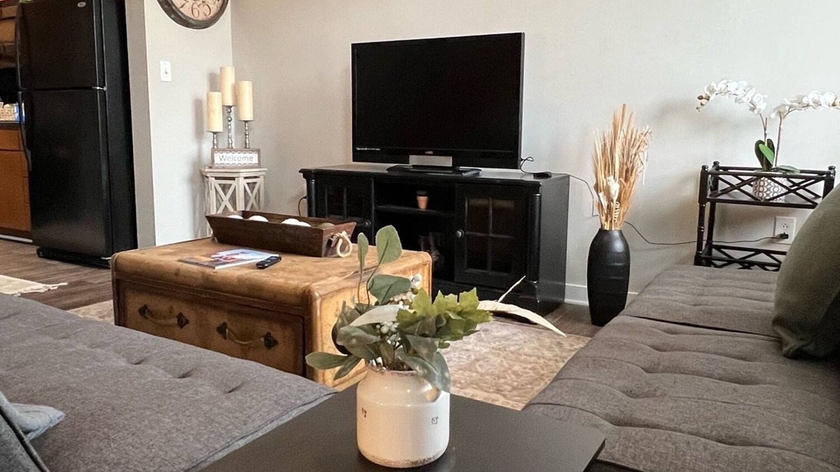 First Ward House | Spacious Townhouse in the Heart of Uptown