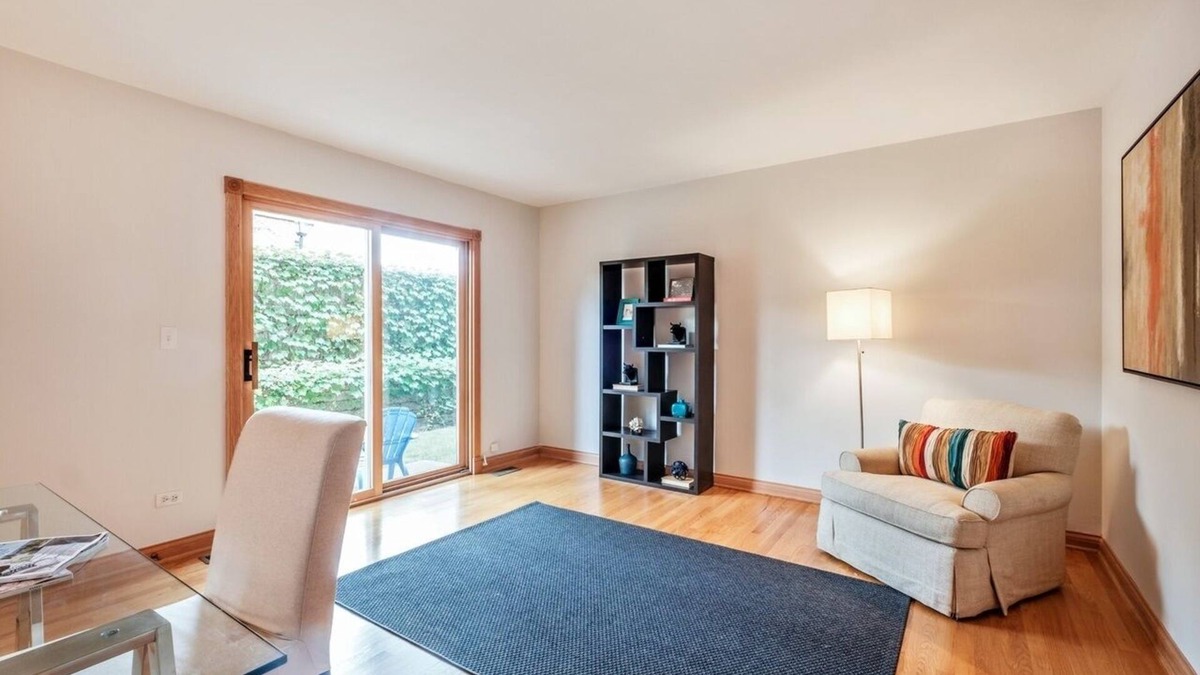 Wilmette House | Spacious Townhouse in Wilmette near lake and NW
