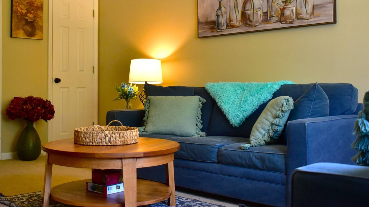 Westover House | Spacious Townhouse in the ❤ of Fayetteville