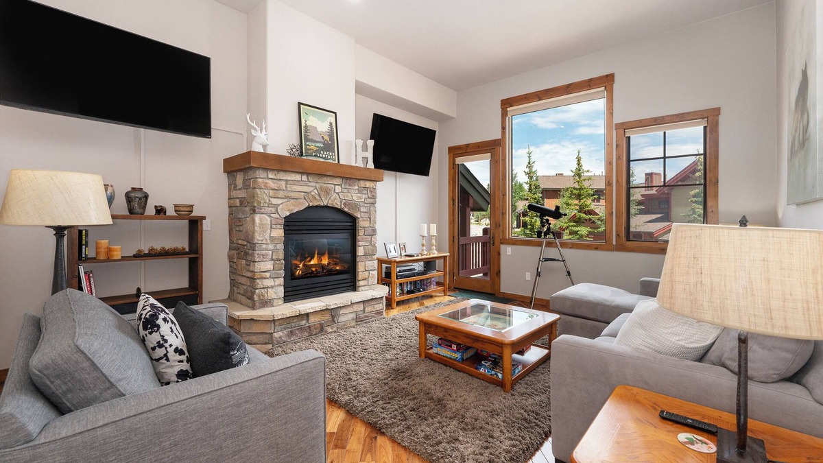 Bear Crossing House | Spacious townhouse w/hot tub & slope shuttle