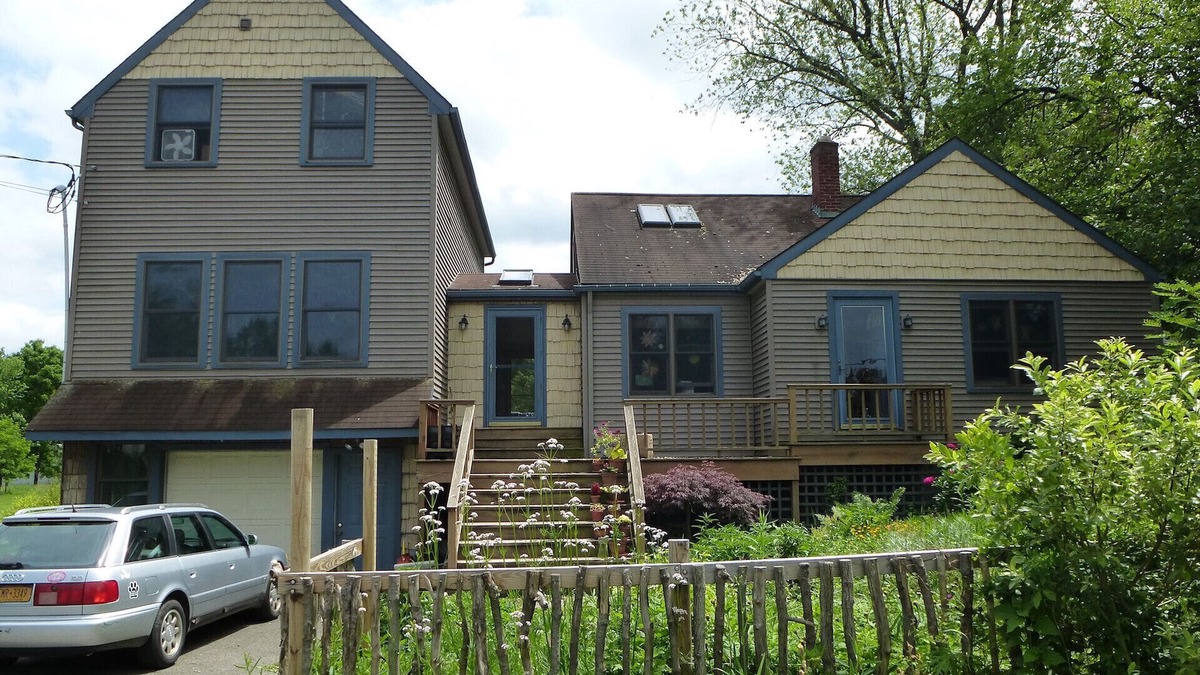 Trumansburg House | Spacious townhouse with hot tub!