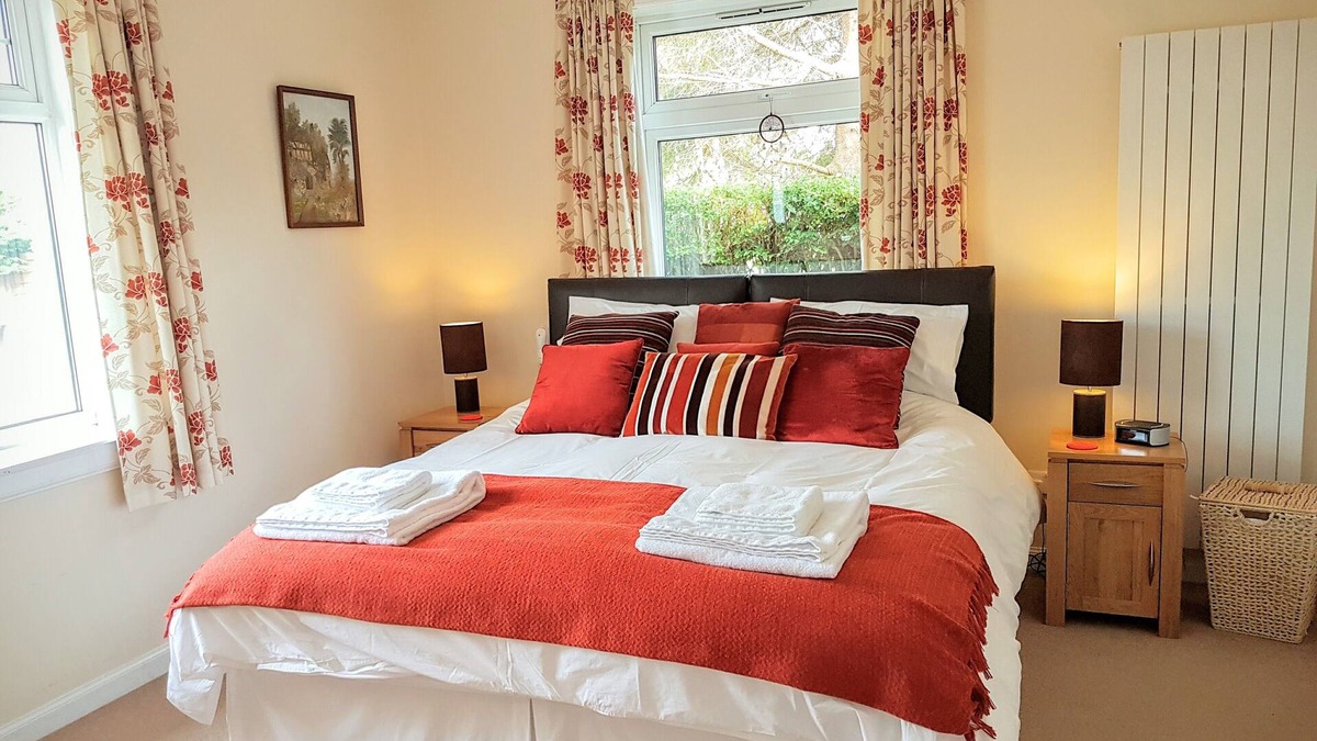 Ellemford House | Spacious, tranquil, fully equipped apartment with parking, close to city centre