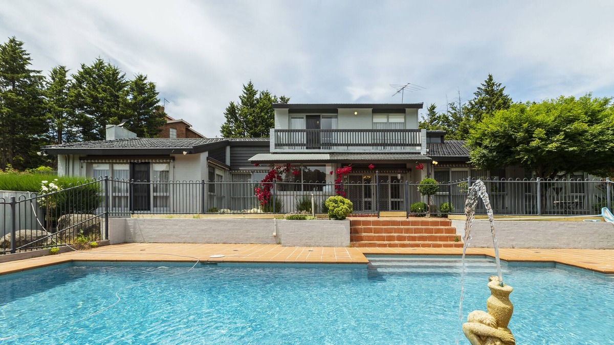 Templestowe House | Spacious Tranquility - 4 Bdrm - Pool, Tennis, Netflix.