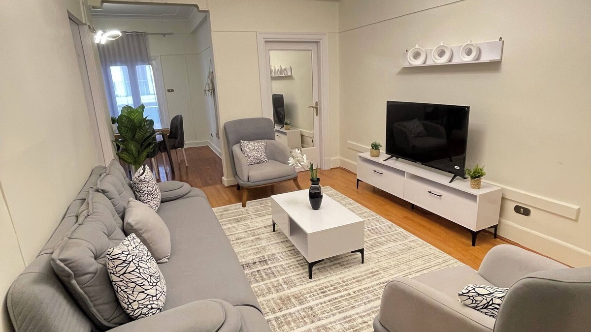 Al Manial Apartment | Spacious Trqnuil 4-bedroom apartment in charming Almanial with WiFi, AC