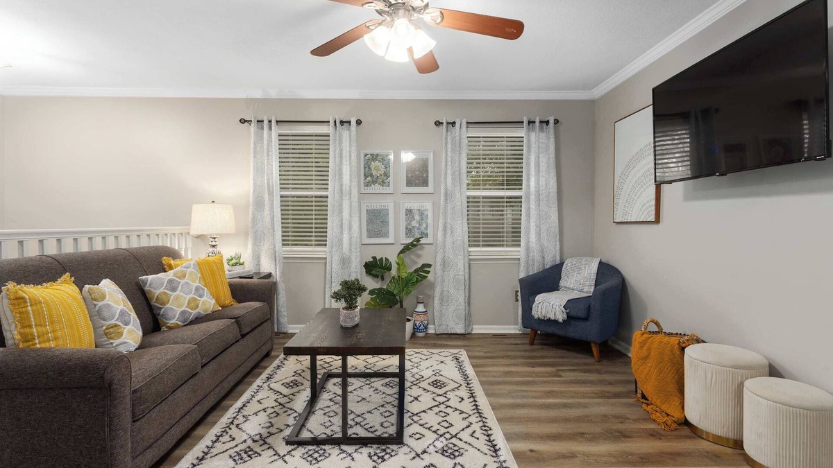 Olathe House | Spacious,TV in all BEDROOMS,KingBeds,FencedYard