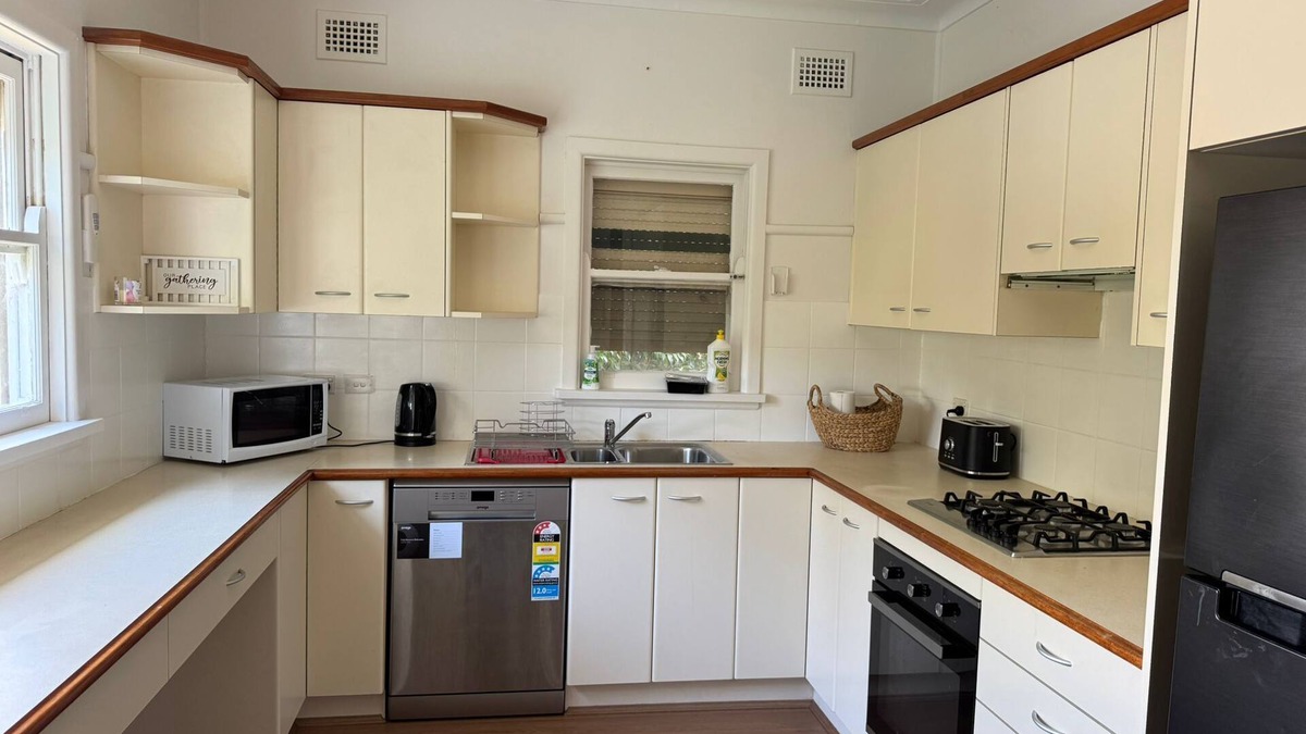 Seven Hills House | Spacious two-bedroom family house in Seven Hills