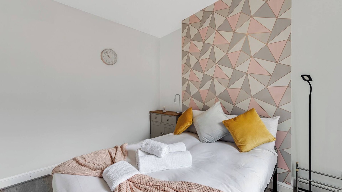 Harringay Ladder Apartment | Spacious Two Bedroom Apartment in Wood Green