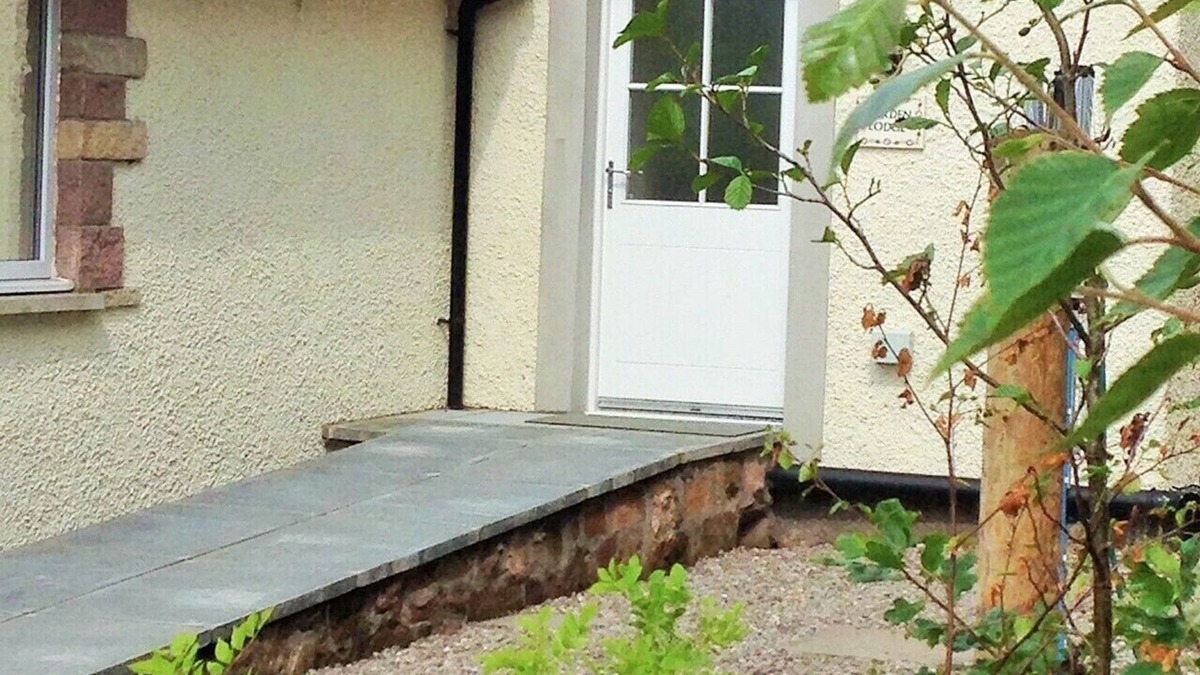 Kinross Cottage | Spacious two bedroom single storey self catering accommodation. Rural setting.