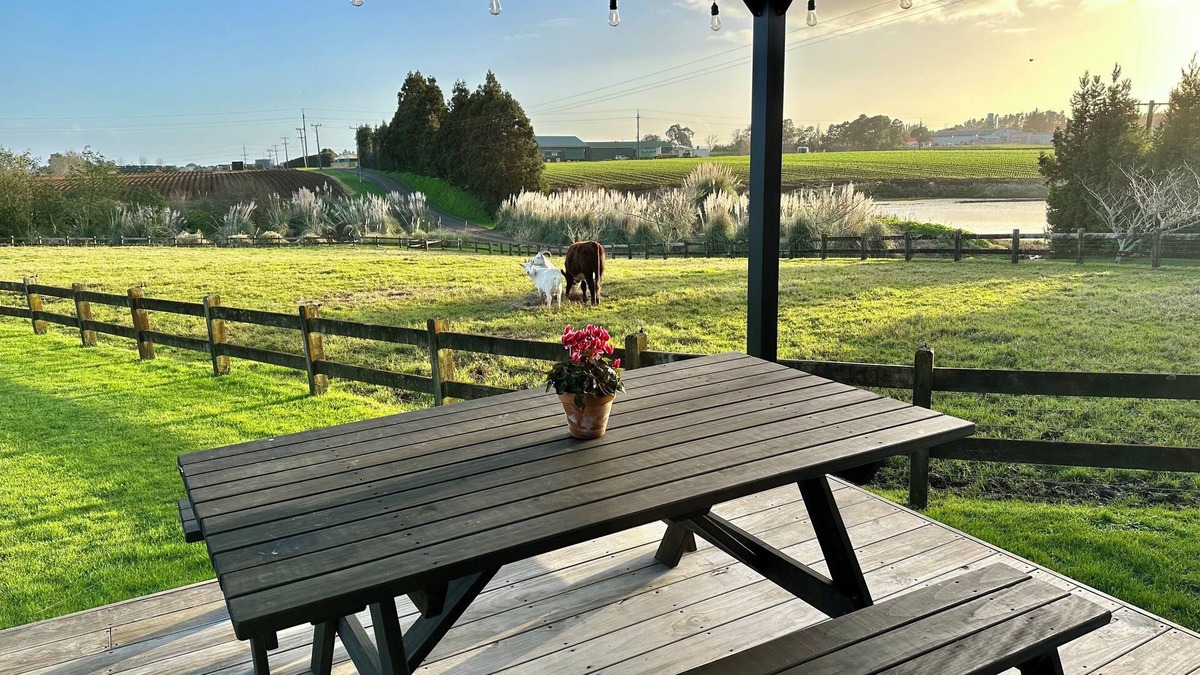 Bombay Cottage | Spacious Two Bedroom, Two Bathroom Cottage