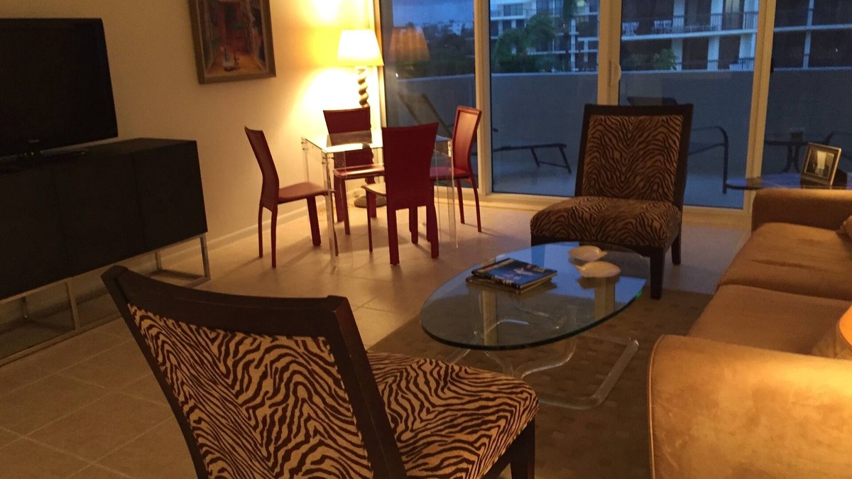 Palm Beach Condo | Spacious two bedroom condo on Intracoastal Waterway & accessible to ocean beach.