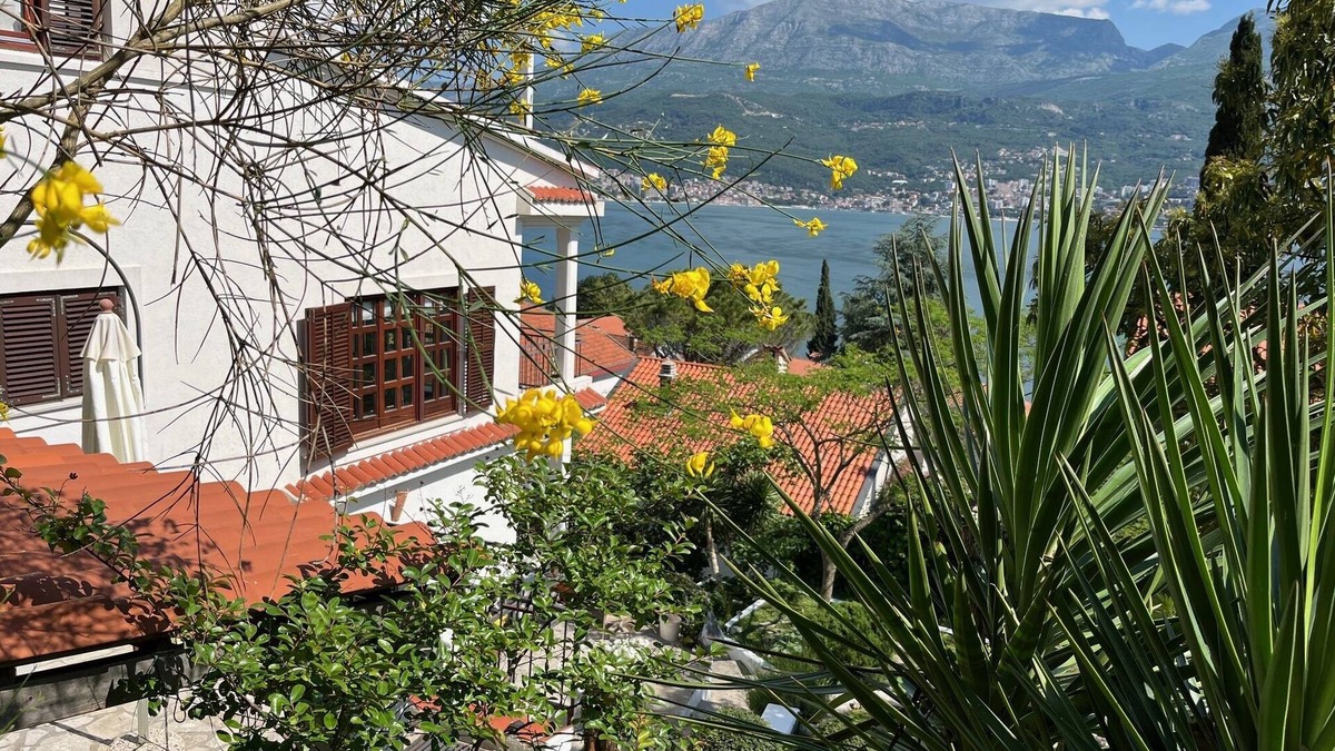 Igalo Villa | Spacious two story accommodation in a beautiful villa with sea & mountain views