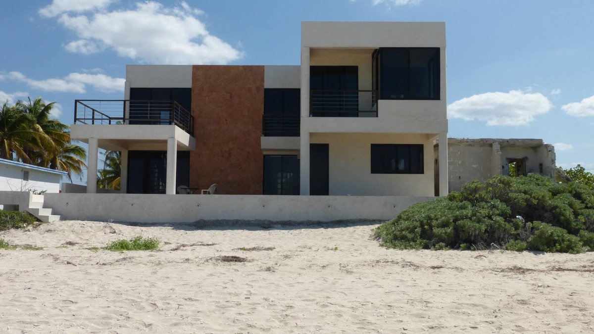 Chelem House | Spacious two-story home on the Gulf of Mexico near Merida