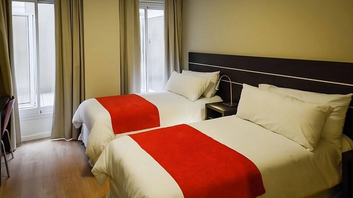 El Centro Hotel | Spacious Unit for a Group Stay | 10-min walk to Plaza de Mayo & Casa Rosada