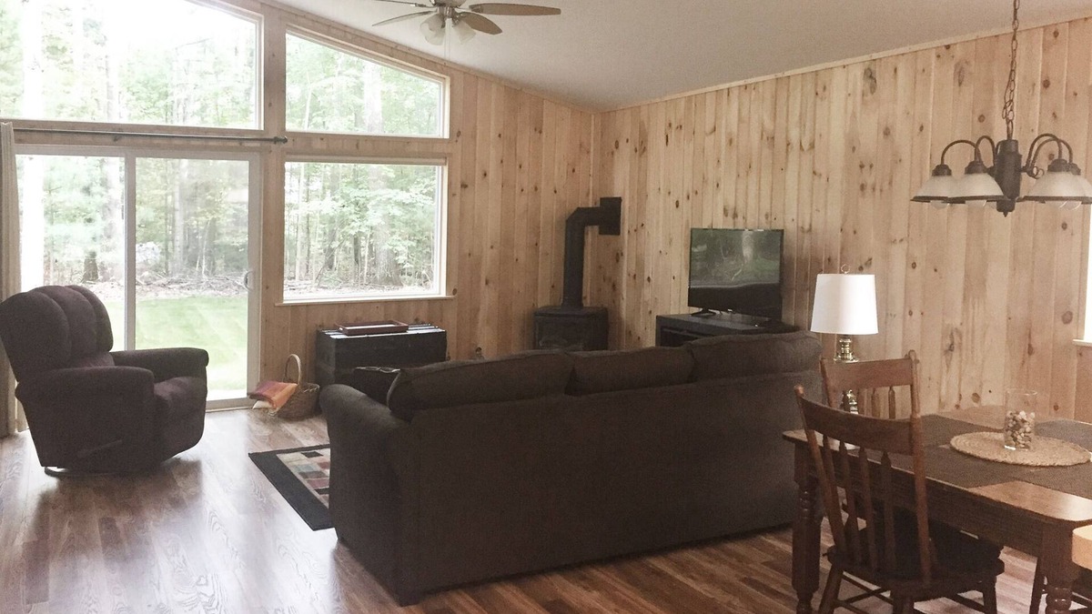 Interlochen House | Spacious Up North Cottage Nested in the Tall Timbers