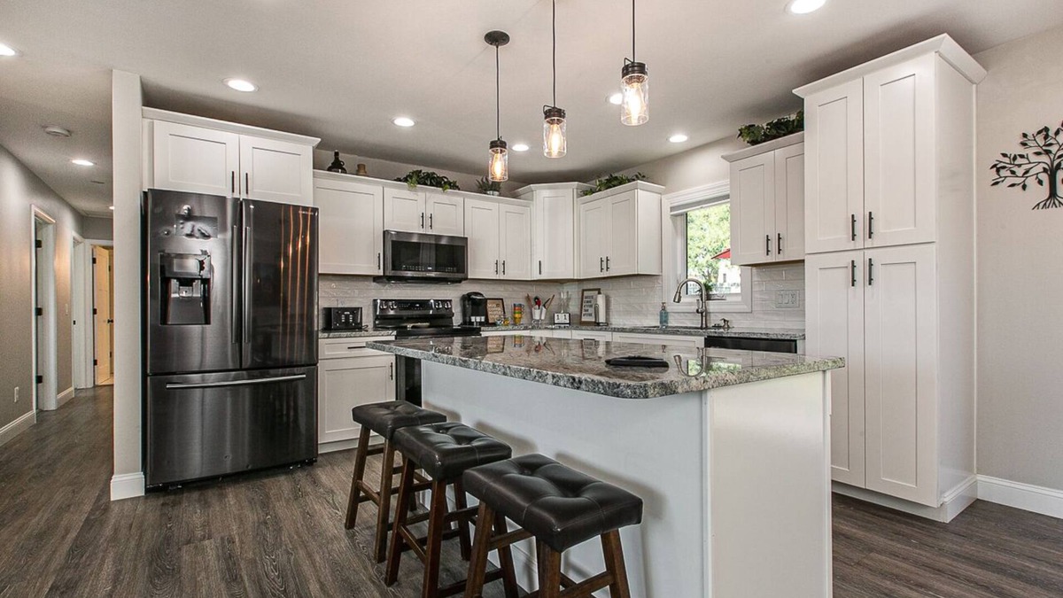 Dubuque House | Spacious Updated Home within Minutes to Shopping & Restaurants!u