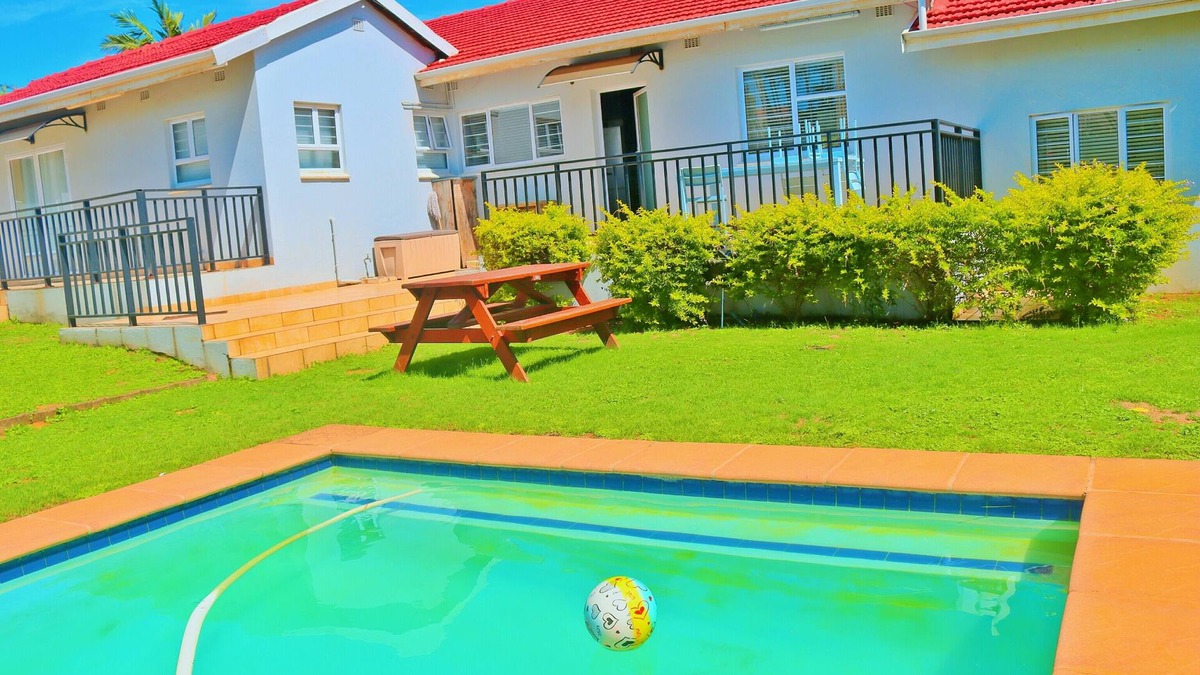 Bluff Villa | Spacious urban home with private pool in the backyard. 5 minutes from the beach.