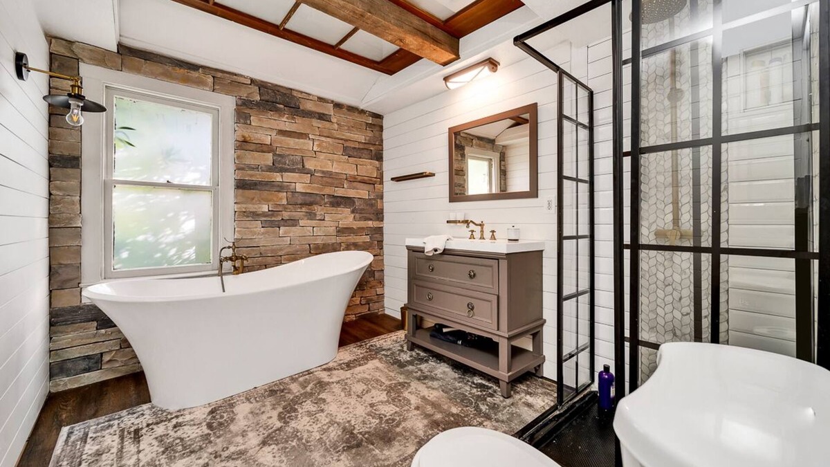 Old Seminole Heights Apartment | ⤜Spacious Urban RiverEdge Loft With Soaking Tub⤛