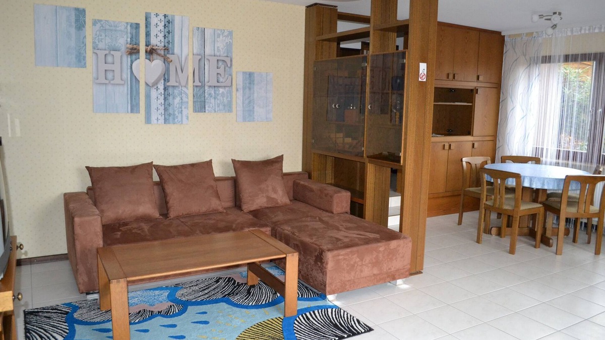 Grossenbrach Apartment | Spacious vacation apartment with private entrance in a quiet location.