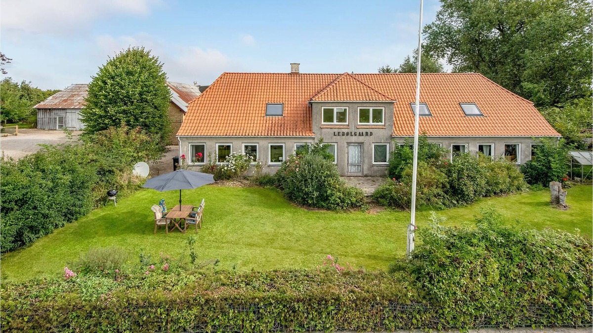 Sydals Apartment | Spacious vacation apartment with sea view in Lebøl.