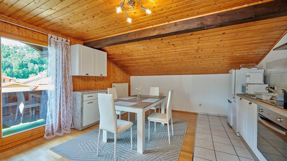 Marquartstein Apartment | Spacious vacation apartment 72 m², 1-4 persons, 2 bedrooms, WLAN, balcony
