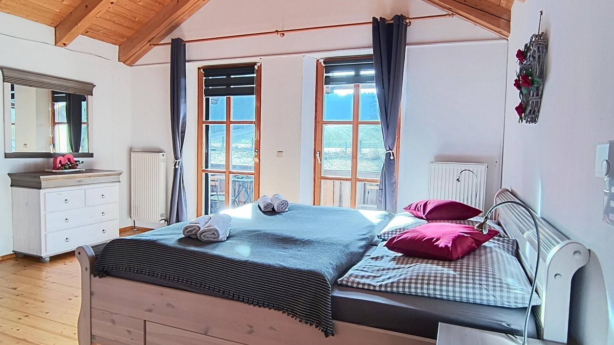 Oberviechtach Apartment | Spacious vacation apartment (146 sqm)