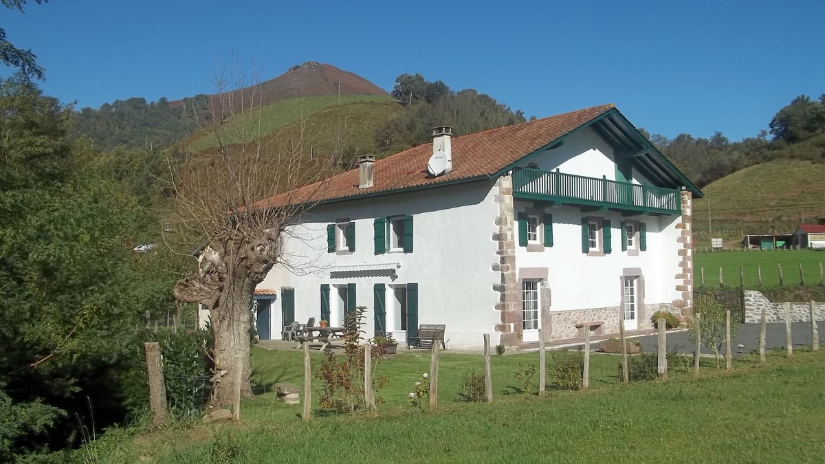 Bidarray House | Spacious vacation home close to mountains and beaches in the heart of the Basque Country