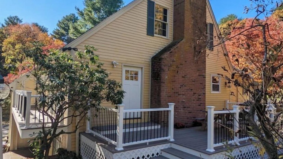 Weston House | Spacious vacation townhome unit with a pool