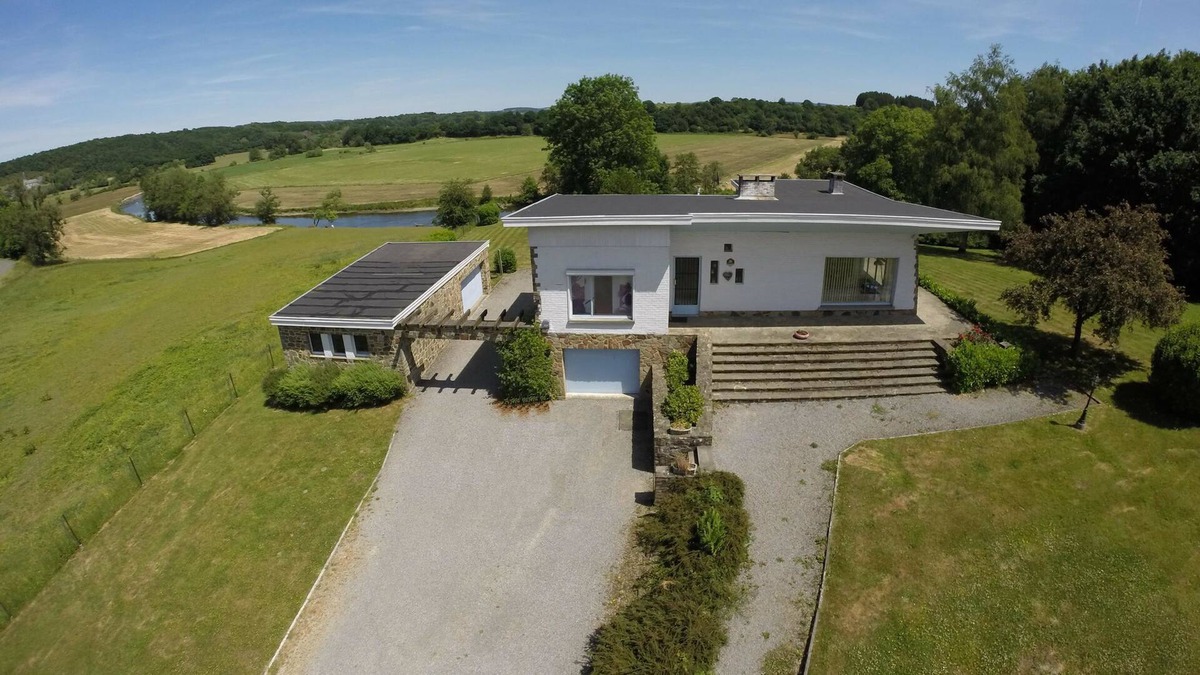 Noiseux Villa | Spacious Villa with bubble bath and Sauna in Ardennes