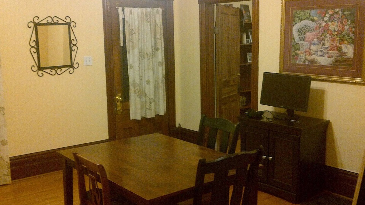 Ridgetown House | Spacious Victorian house, four bedrooms very close to all amenities