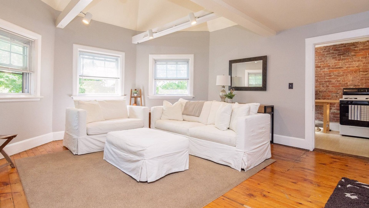 Hartford Apartment | Spacious Victorian Tower Apartment