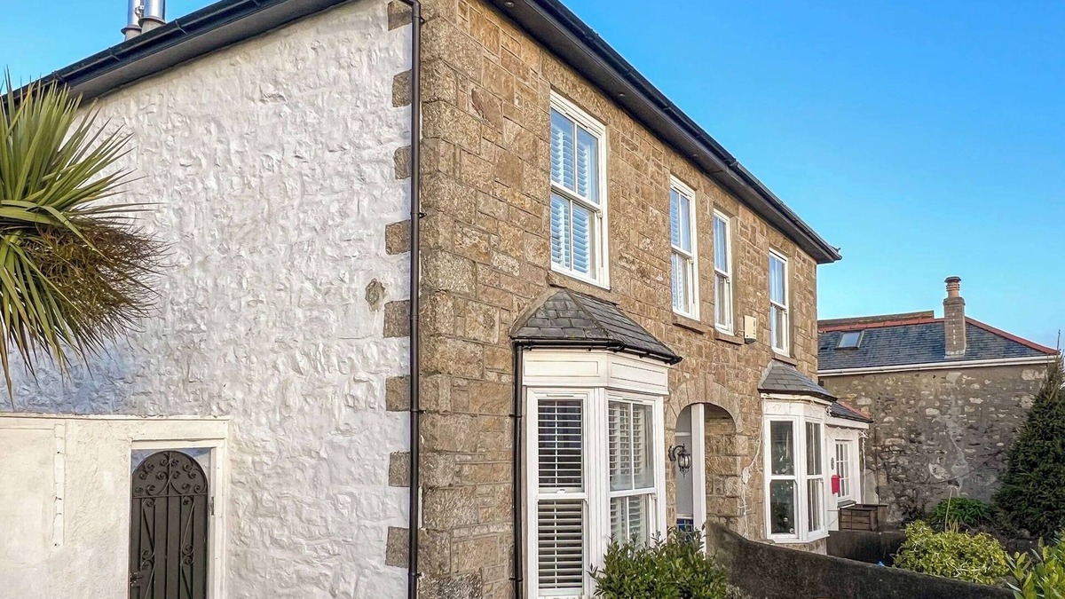 Lelant Cottage | Spacious Victorian villa with a substantial enclosed garden.