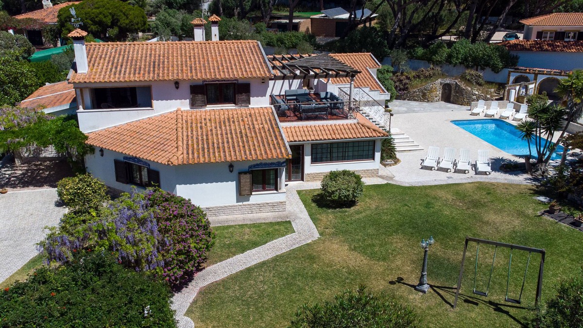 Praia das Macas Villa | Spacious villa for 10 - Private Heated Pool - Tranquil location - 1km from beach