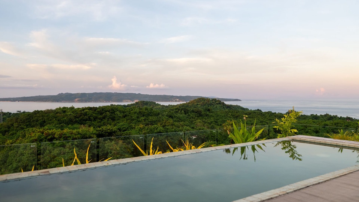 Yapak Villa | Spacious villa in Boracay with infinity pool and indoor pool Great for Groupsnnn