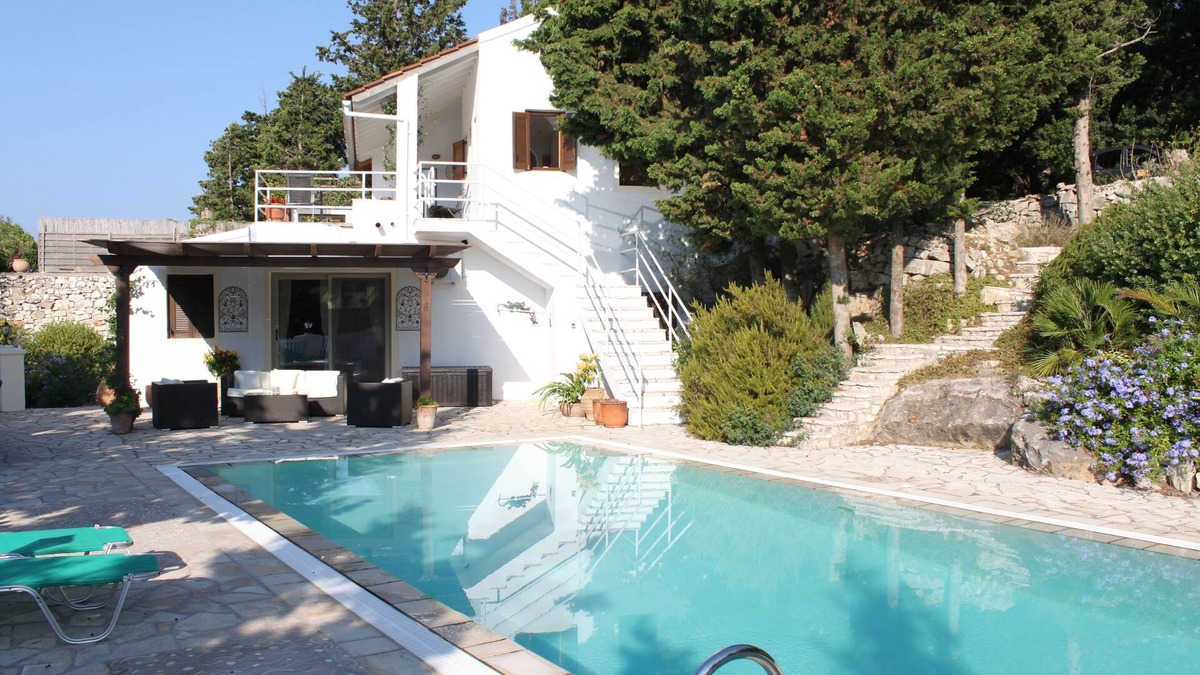 Paxos Villa | Spacious villa in extensive private grounds overlooking Ahai bay near Erimitis