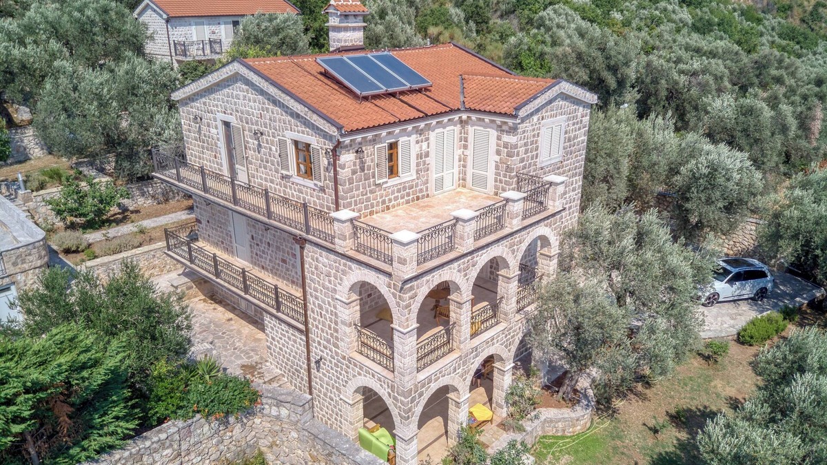 Rezevici Villa | Spacious Villa Olive Grove with private Pool