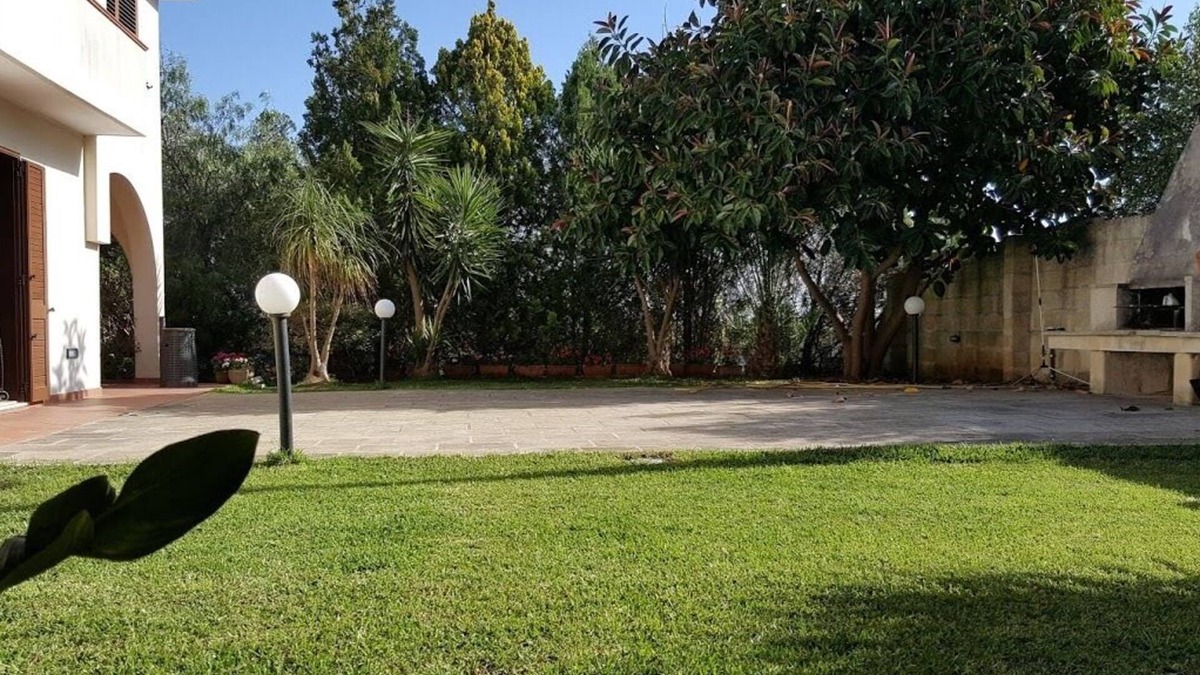 Martano Villa | Spacious Villa "Travellito" with Wi-Fi, Garden & Terrace